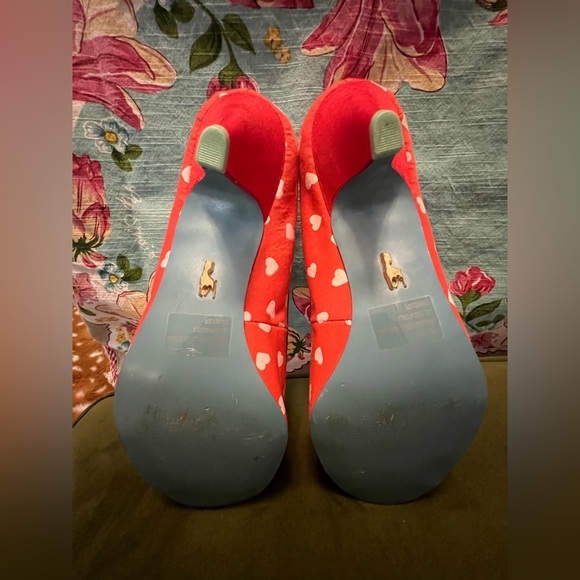 ADORABLE ModCloth Babycham peep toe kitten-heel shoes with heart pattern Sz 9 - Picture 11 of 12